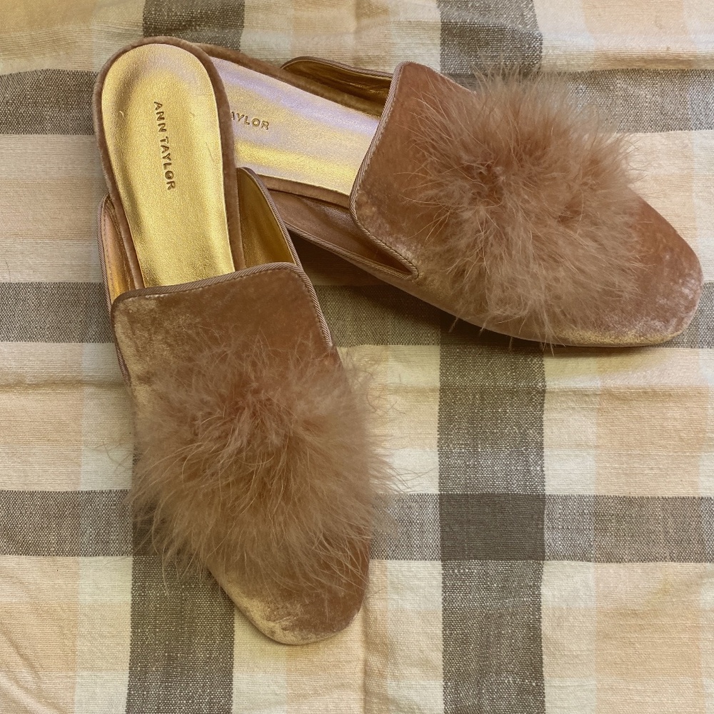 Ann Taylor Verena Feather Mule  - Blush Sz 9.5